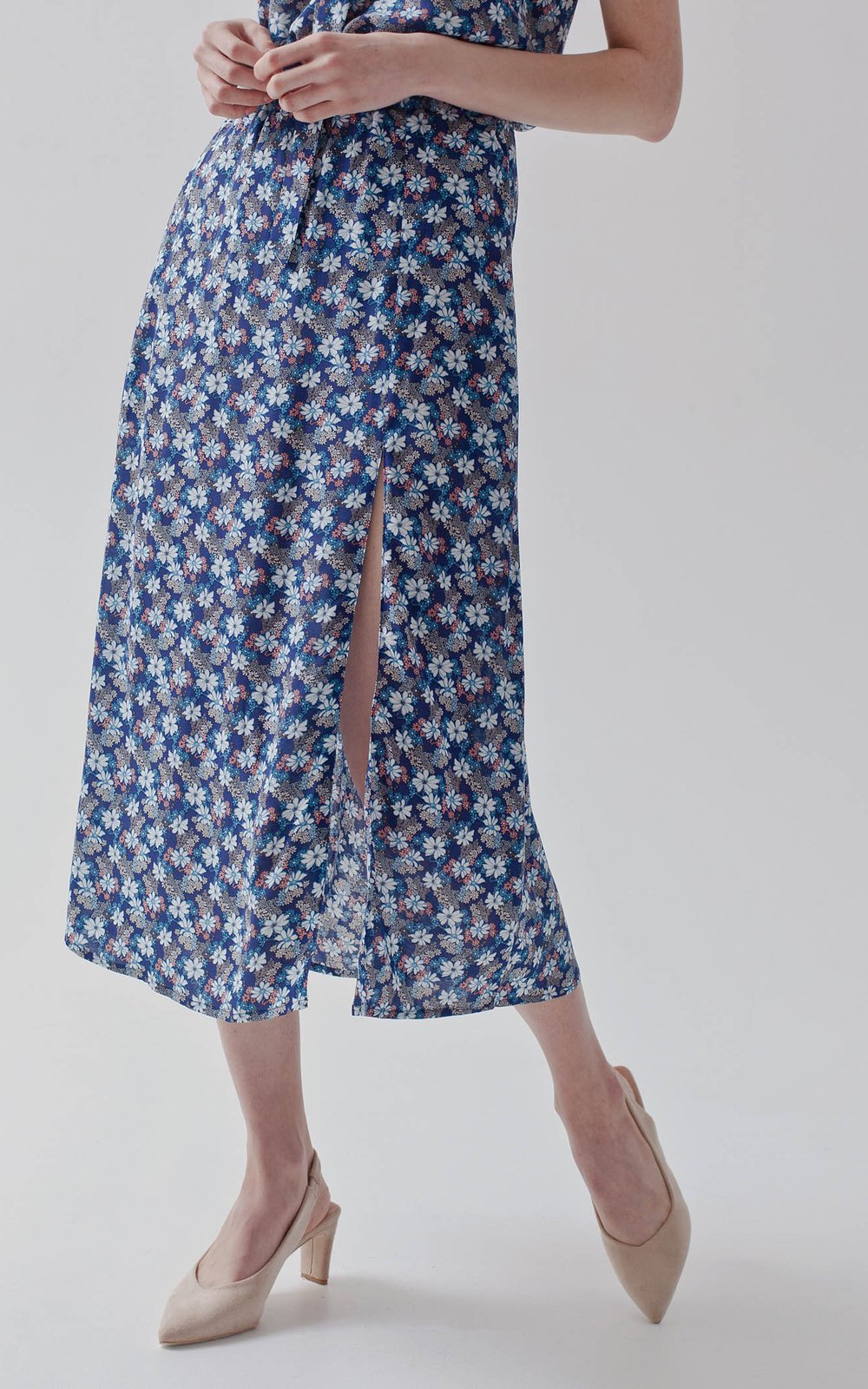 Юбка с боковым разрезом в мелкий цветочный принт