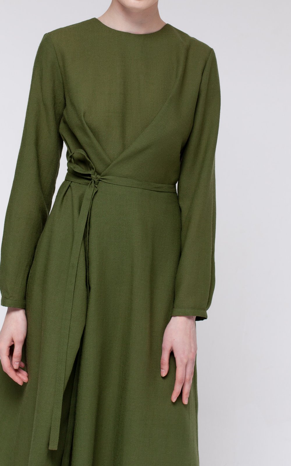 Платье миди длинны с ассиметричной декоративной складкой